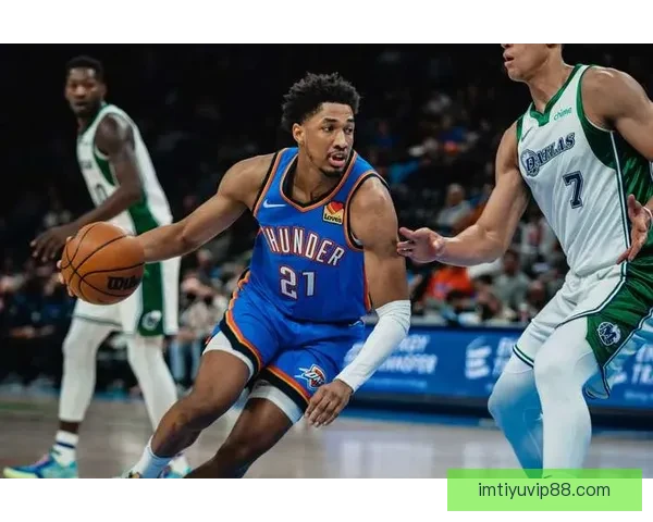 雷霆新秀因睡过头错过球队会议 被队友恶搞塞满泡沫车内